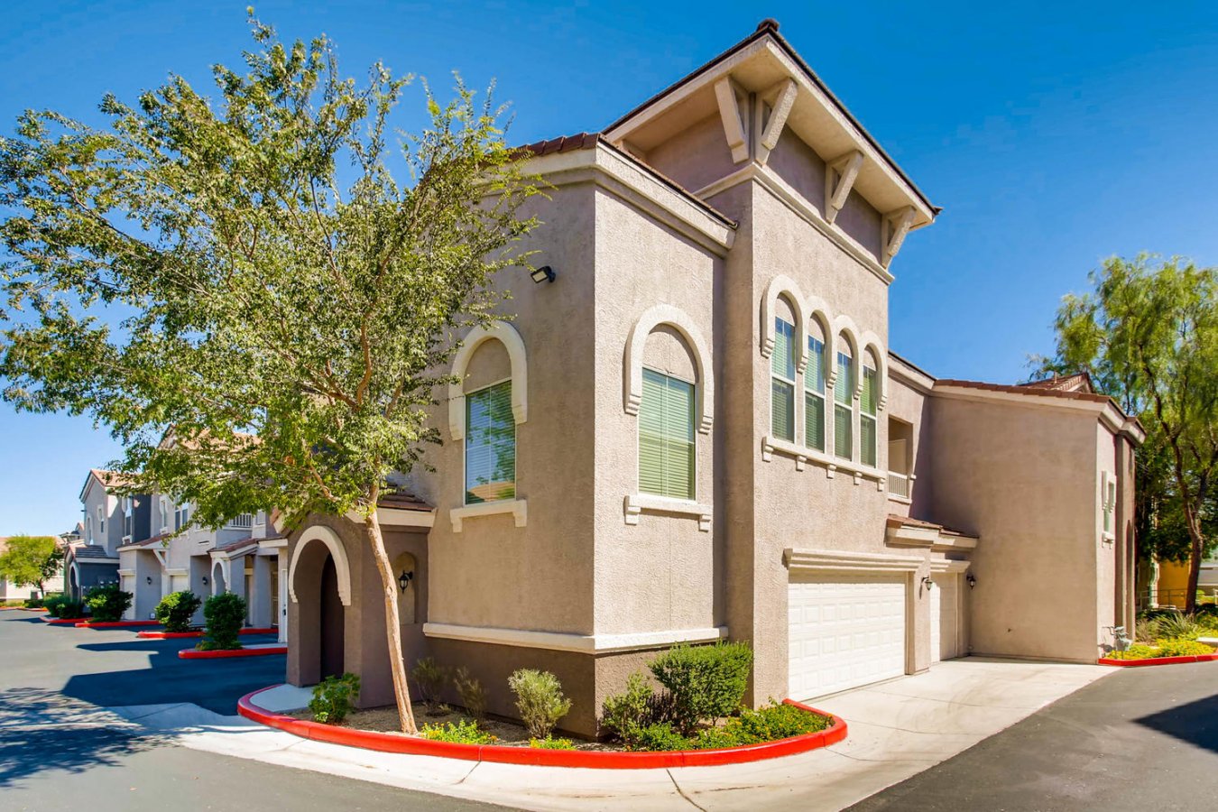 21359 Beautiful home with FRESH PAINT and FRESH CARPET! Tandem 2 car garage, ceiling fans, 2 bedrooms/2 bath unit ready for its new owner! Come see this one first and be done with your search!