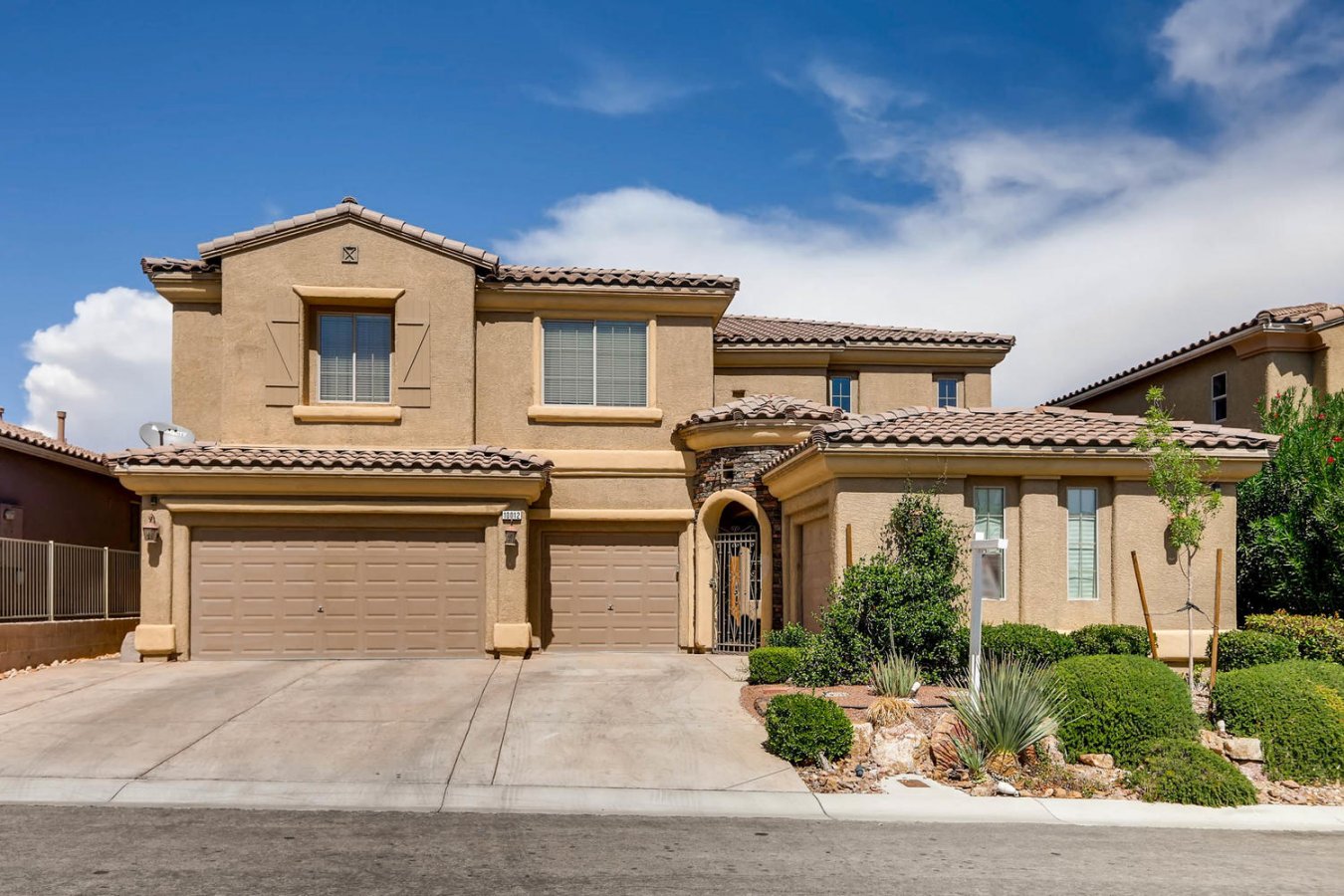 21528 BEAUTIFULLY MAINTAINED HOME WITH A FANTASTIC FLOORPLAN. NESTLED IN A QUIET COMMUNITY OF GRAND TETON VILLAGE. GRANITE COUNTERTOPS, UPGRADED CABINETS, 25 FT CATHEDRAL CEILINGS, TILE FLOORING, 4 CAR GARAGE, WROUGHT IRON STAIR RAILS, BOTH A/C UNITS REPLACED WITHIN THE LAST YEAR, SPARKLING POOL AND SPA!