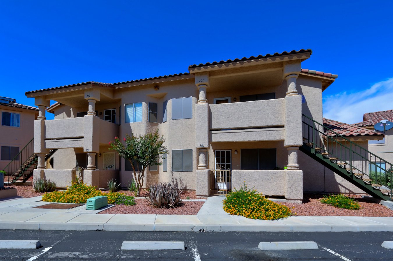 22390 FULLY FURNISHED WITH A HOST OF UPGRADES. CROWN MOLDING, UPGRADED CABINETS, EXTRA CABINETS IN BATHROOMS, WATER EFFICIENT COMMODES, SOLAR SCREENS, STORM DOOR, CUSTOM DRAPERIES, WOOD LAMINATE FLOORING AND TILE FLOORING. THIS 2 BEDROOM, 2 BATH HOME IN A GATED COMMUNITY IS EXQUISITE. RV/BOAT PARKING IS AVAILABLE. CONVENIENT TO 110 ACRE KELLOGG ZAHER SPORTS COMPLEX. SHOPPING IS NEARBY. QUICK ACCESS TO HIGHWAYS. REASONABLE HOA DUES.