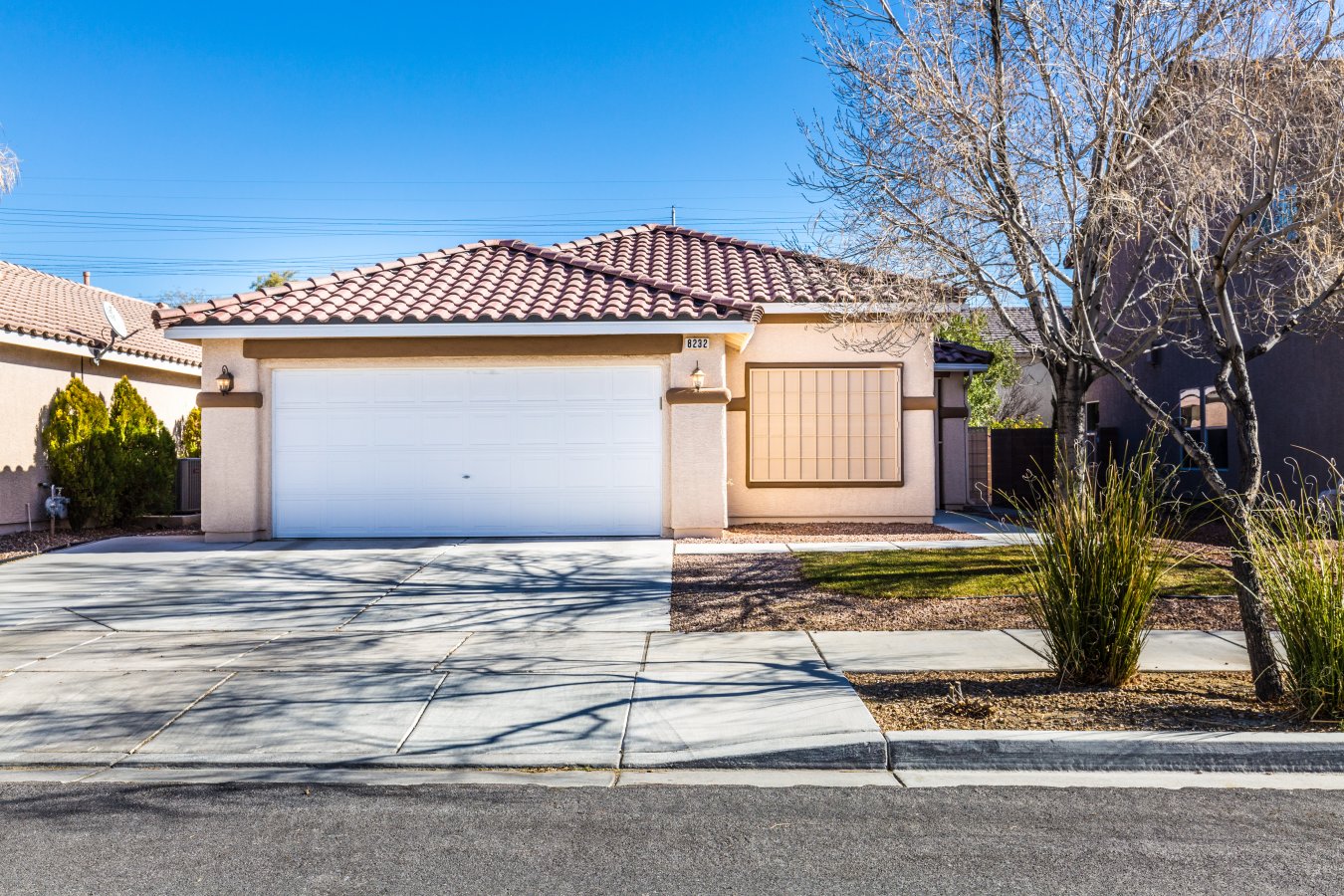Beautiful single story home, 2 Bath, 3 Bed & 1 den. Move in ready condition, neutral paint, cherry cabinets, open floor plan and all appliances included. All closets have organizers and tile in wet area. A must see, priced to sell!