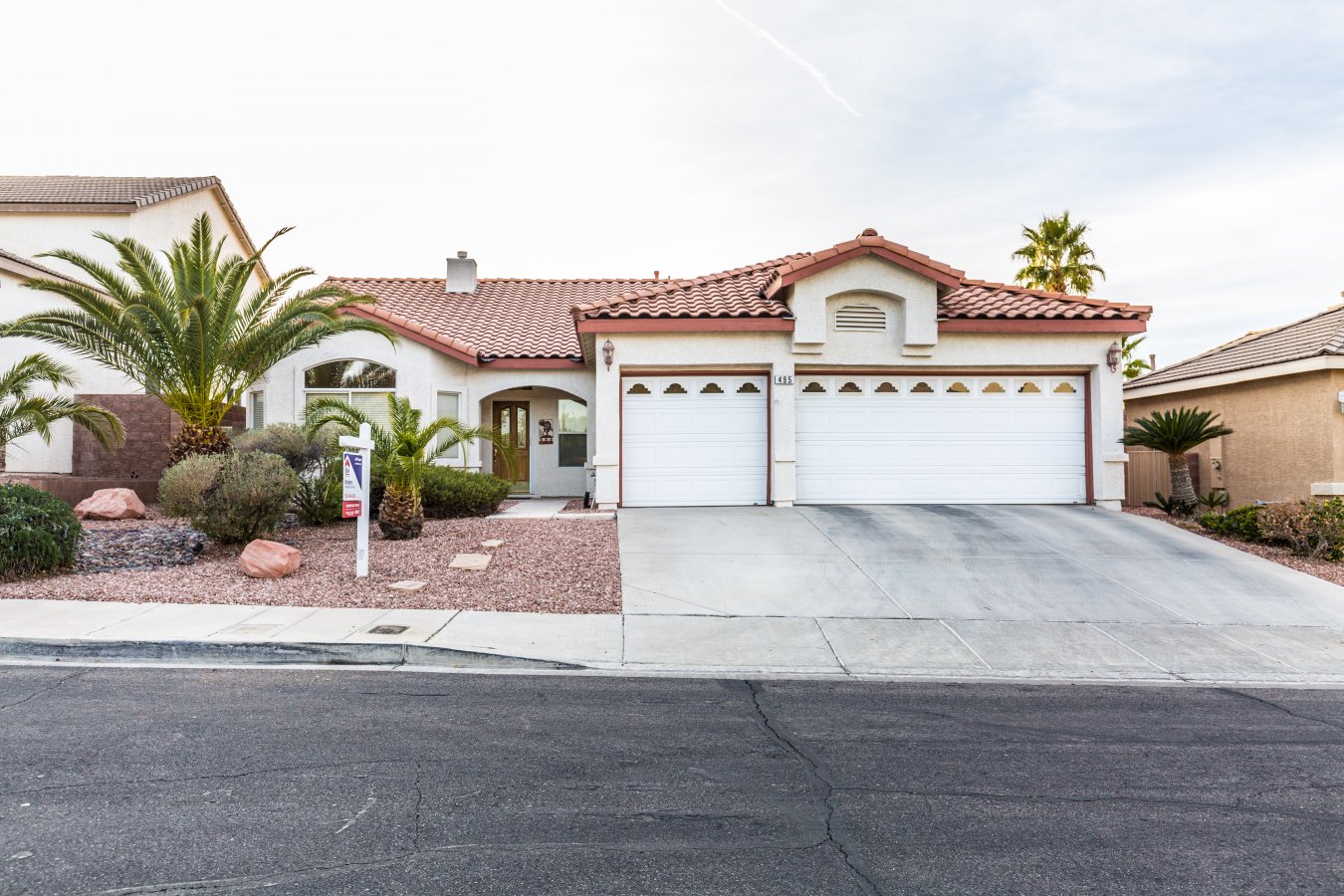 Mr. & Mrs. Clean live here! Beautiful single story with pool and spa. Built in RO system, wood shutters, corian contertops, extra insulation, and MORE! Come see this home today!