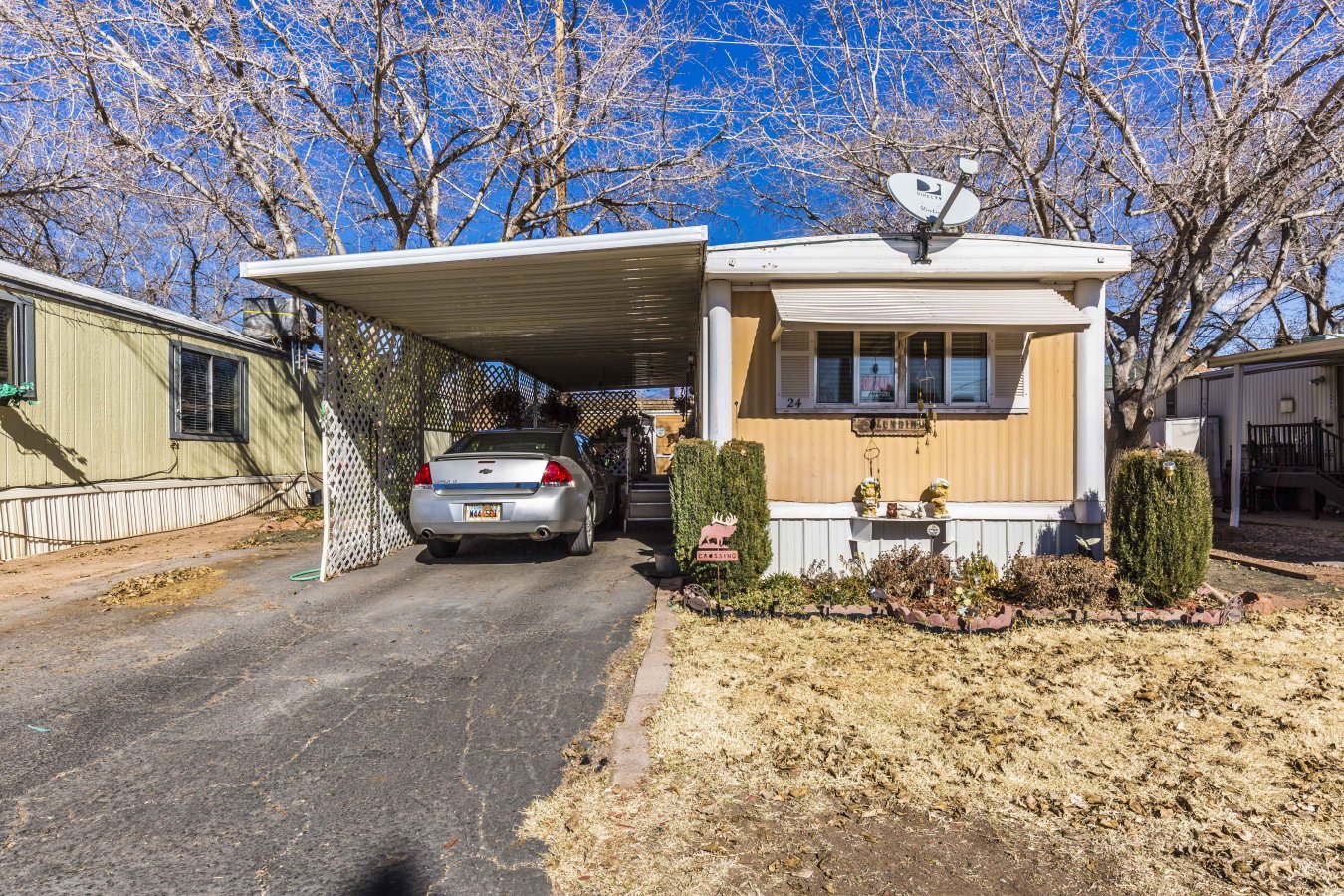 24276 Priced to sell! Located in the Pleasant View 55 & Older Mobile Home Park. This is a rented lot community. Lot rent is currently $280 a month.