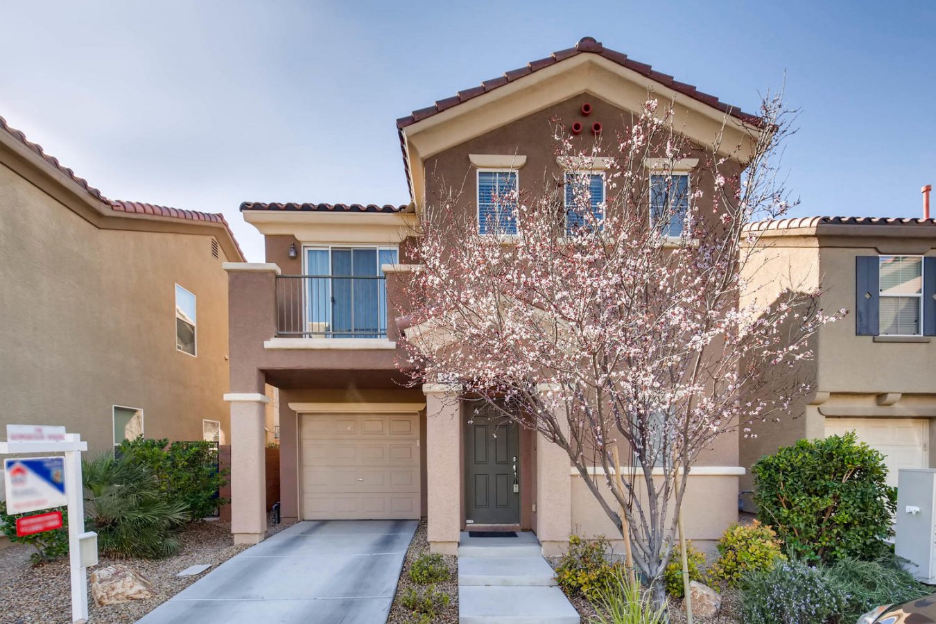 24534 BEAUTIFUL OPEN FLOOR PLAN WITH NEUTRAL COLORS, CUSTOM PAINT, UPGRADED WOOD LIKE TILE FLOORS. CEILING FANS THROUGH OUT, BLINDS, BEAUTIFUL LOFT, BALCONY FROM 2ND BEDROOM, ALL APPLIANCES, LOW MAINTENANCE YARD. GREAT LOCATION, NEAR THE FOOT HILLS.