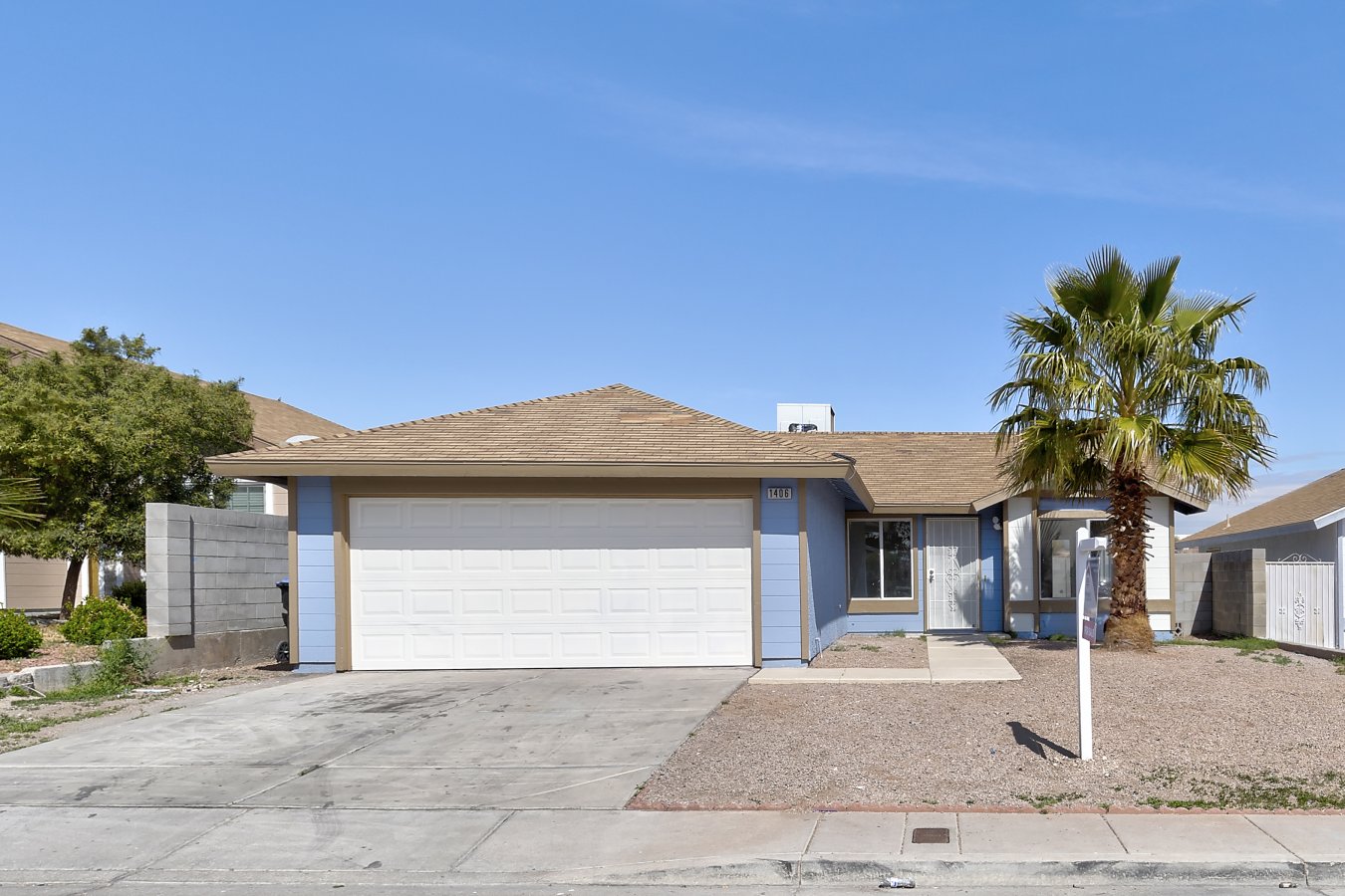 SINGLE STORY HOUSE WITH 2 CAR GARAGE AND NO HOA* 3 BEDROOMS, 2 BATHS, KITCHEN/DINING ROOM COMBO, LIVING ROOM WITH VAULTED CEILINGS* CERAMIC AND LAMINATED WOOD FLOORS THROUGHOUT* FRESH PAINTED INTERIOR* LOW MAINTENANCE LANDSCAPE* A MUST SEE!!!!