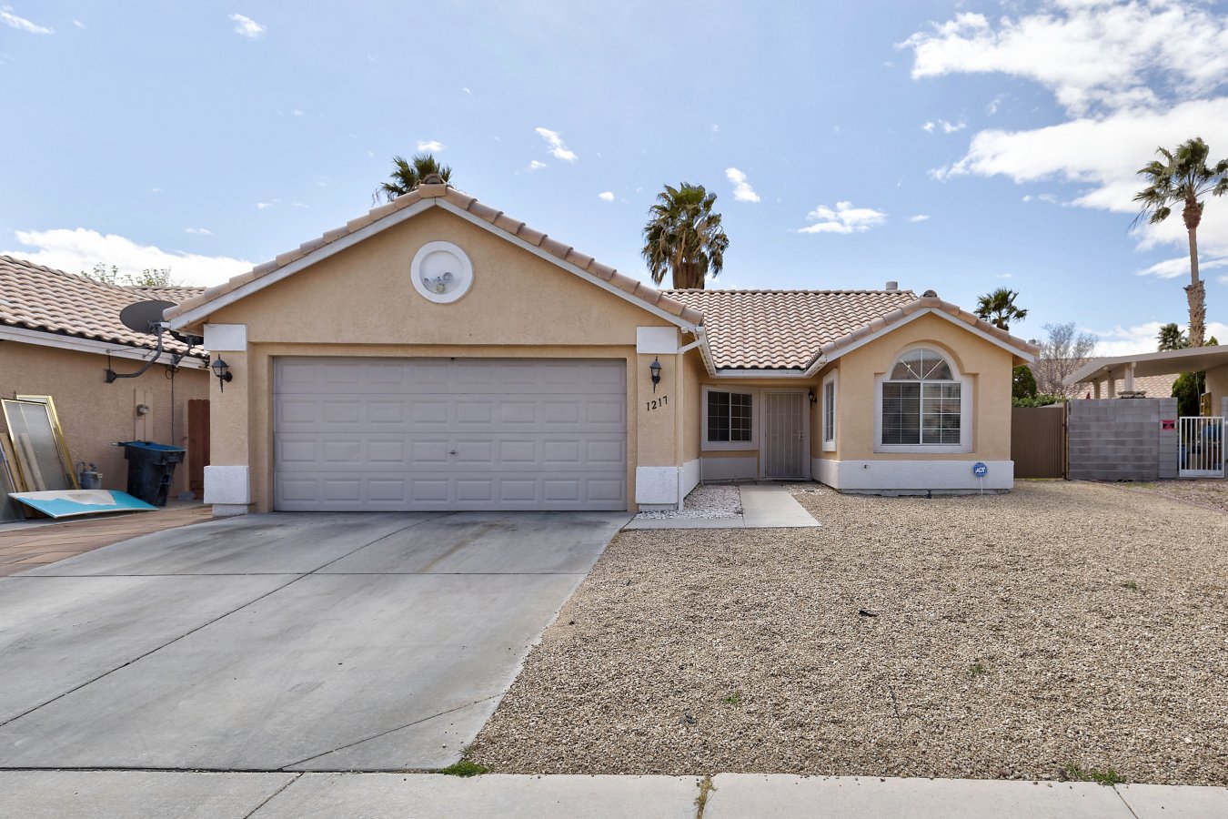 SINGLE STORY HOME WITH 2 CAR GARAGE AND RV PARKING* NO HOA* 3 BEDROOMS, 2 BATHS, KITCHEN WITH BREAKFAST NOOK, LIVING ROOM/DINING ROOM COMBO*VAULTED CEILINGS* LAMINATED WOOD FLOORS THROUGHOUT TRAFFIC AREAS* SPACIOUS BACKYARD WITH COVERED PATIO* A MUST SEE!!!