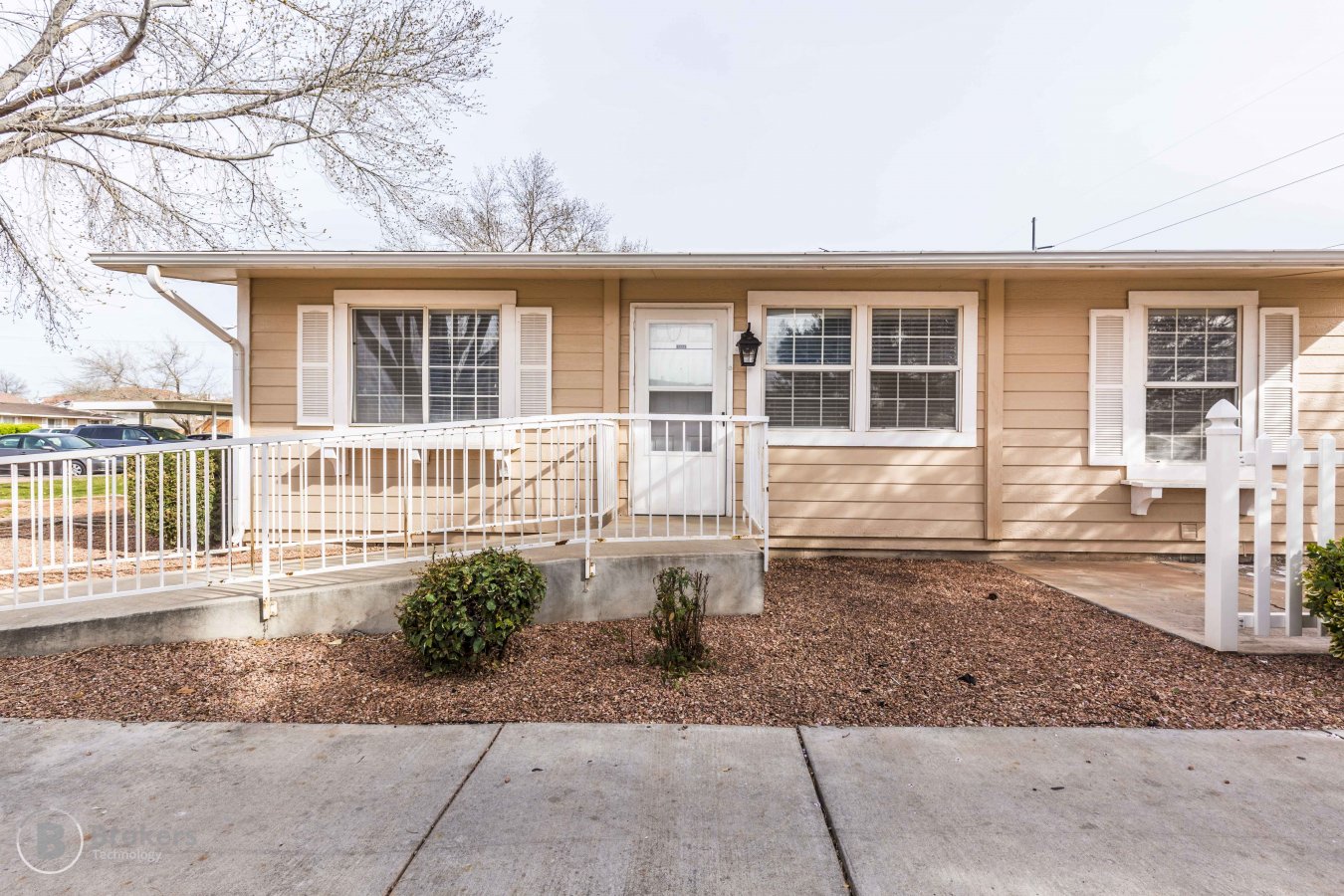 25152 Located in the Springtree Garden Condos. This cute unit show great and is ready for a new owner. Perfect for that first time buyer, investor, or an affordable 2nd home getaway in St. George. New flooring & paint. All appliances are included in sale. Community pool & Jacuzzi. Close to shopping, popular restaurants, schools, churches. Only a few minutes drive to I-15 access. Come take look!
