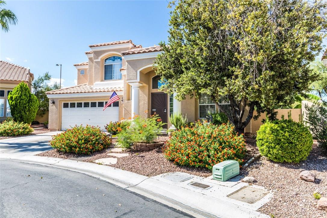 25427 LOCATED IN THE HEART OF SUMMERLIN, GREAT 3 BED/ 3 BATH HOME WITH ADDITIONAL LOFT/OFFICE SPACE WITH BUILT INS. FORMAL LIVING/DINING ROOM. KITCHEN INCLDES GRANITE COUNTERTOPS,BREAKFAST BAR AND GREAT VIEWS OF THE BACKYARD. A GARDENER'S DREAM, LARGE YARD WITH MULTIPLE FRUIT AND NUT TREES, LUSH GARDENS AND COVERED PORCH FOR ENTERTAINING. NEAR SUMMERLIN TRAIL SYSTEM, SHOPPING AND DINING.
