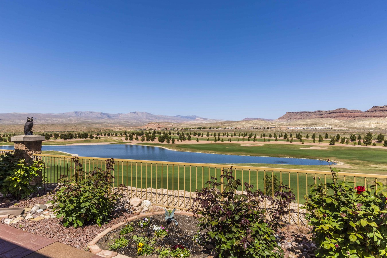 25526 VIEWS, VIEWS, VIEWS the absolute BEST VIEW in Sun River. Overlooking the golf course, ponds and red rock mountains beyond. Many upgrades, Granite Counters, Tile Floors, Entertainment Center, Master Bathroom w/huge shower. Large Covered Patio, 2.5 Car Garage, Quiet Street. Don't Miss this GEM, the Views are Astounding.