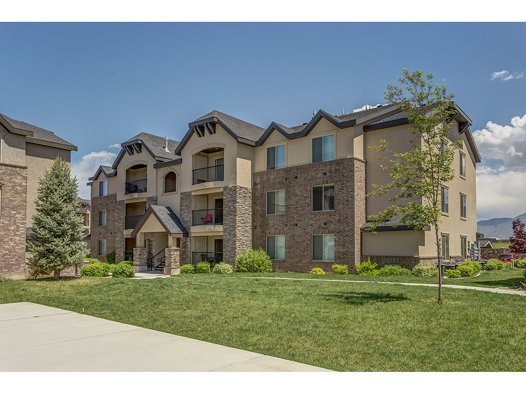 26131 Located in the peaceful town of Payson, Utah this beautiful condominium is waiting for you! This condo is located on the top floor and boasts vaulted ceilings and an open floorplan. The living room includes an inviting gas fireplace and a balcony with a nice storage shed. The kitchen has beautiful cabinets and stainless steel appliances. The master bedroom has a large jetted tub in the ensuite bathroom and a roomy walk-in closet. The amenities are fantastic and include; a basketball court, a playground and a clubhouse with gathering rooms, swimming pool and an exercise room. These lovely condominiums sell quickly so don't delay!!
