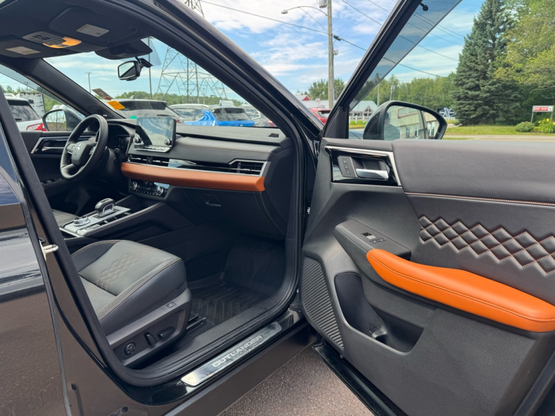 Mitsubishi Outlander PHEV 2023 - Image 24