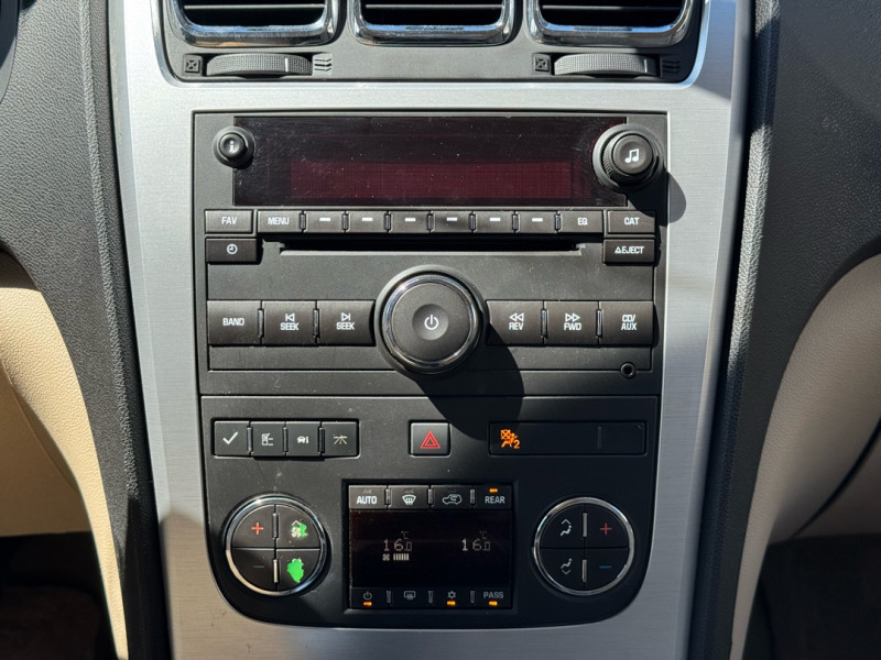 GMC Acadia 2012 - Image 17