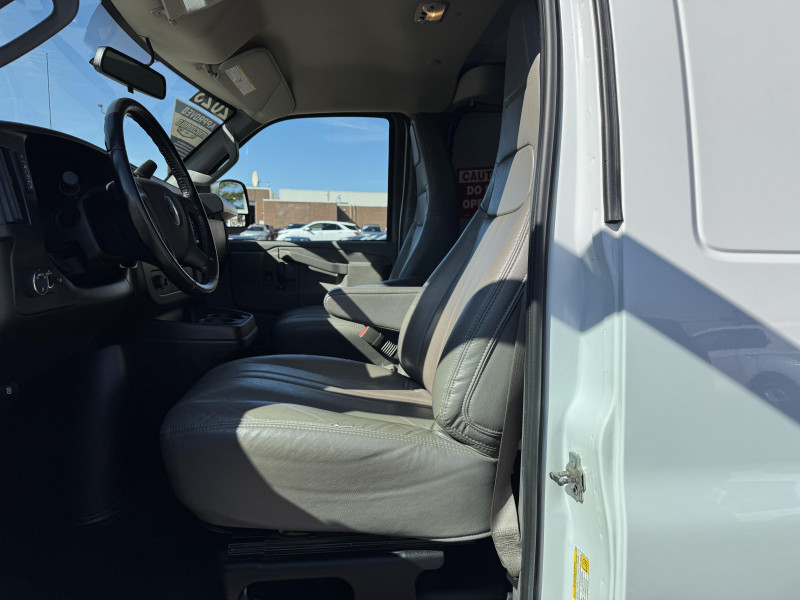 Chevrolet Express Cargo Van 2023 - Image 11