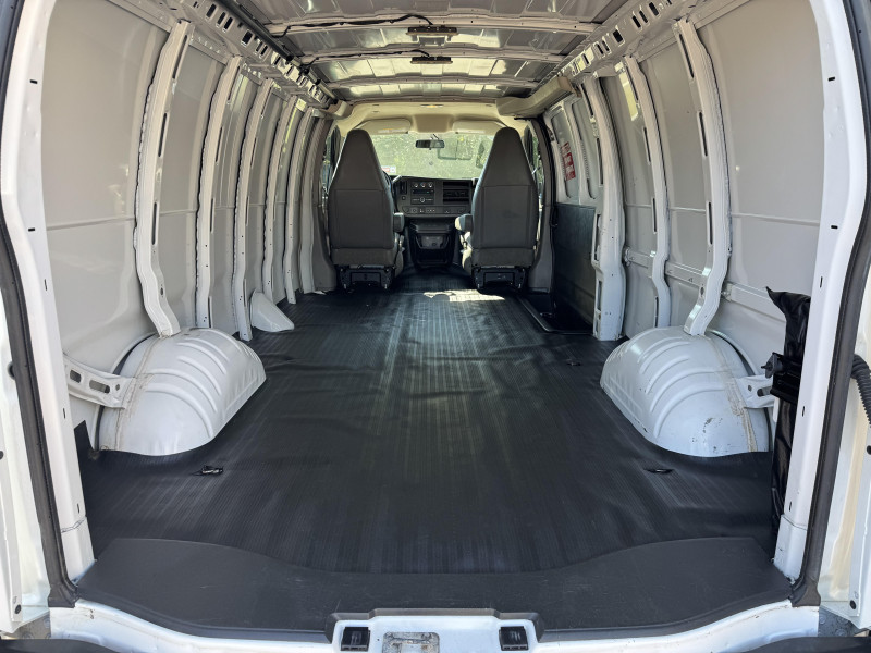 Chevrolet Express Cargo Van 2023 - Image 21