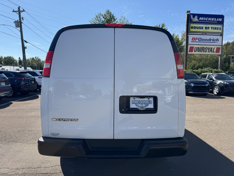 Chevrolet Express Cargo Van 2023 - Image 6