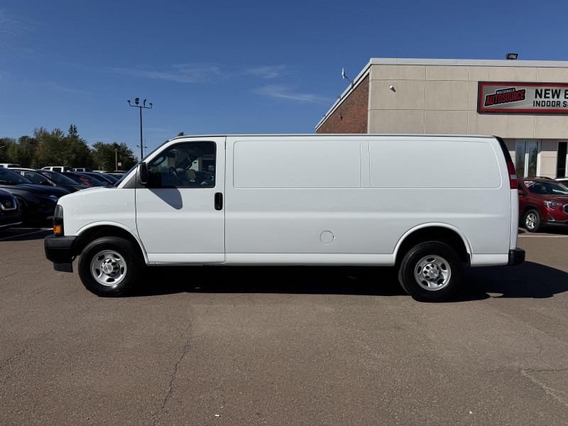 Chevrolet Express Cargo Van 2023 - Image 8