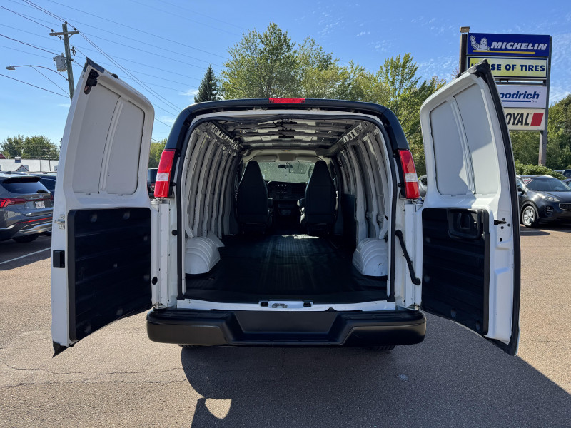 Chevrolet Express Cargo Van 2023 - Image 20