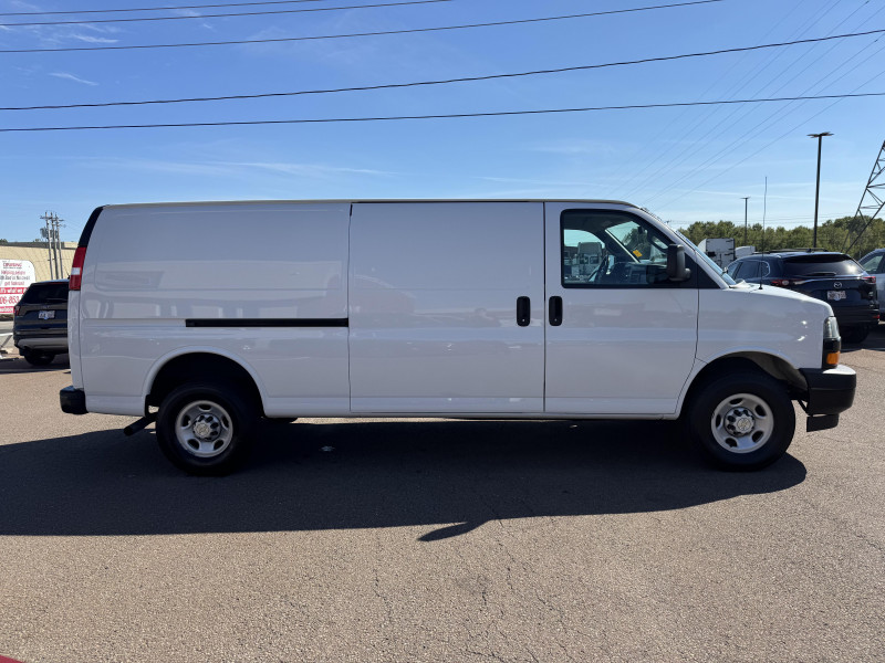 Chevrolet Express Cargo Van 2023 - Image 4