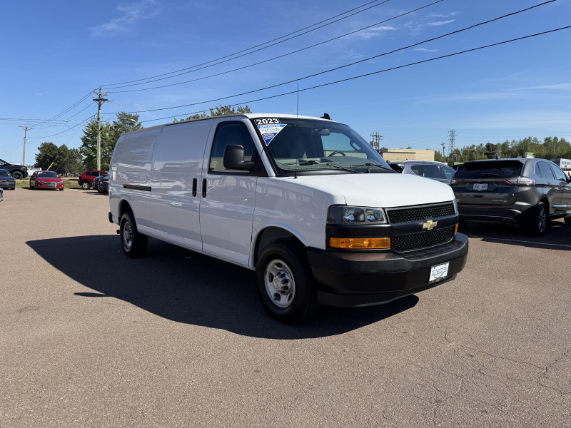 Chevrolet Express Cargo Van 2023 - Image 3
