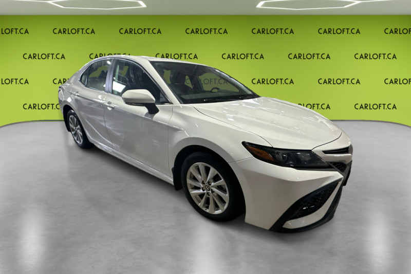 Toyota Camry SE FWD 2024