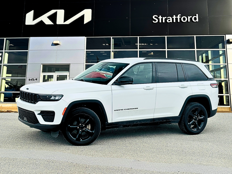 2023 Jeep Grand Cherokee Laredo 4WD