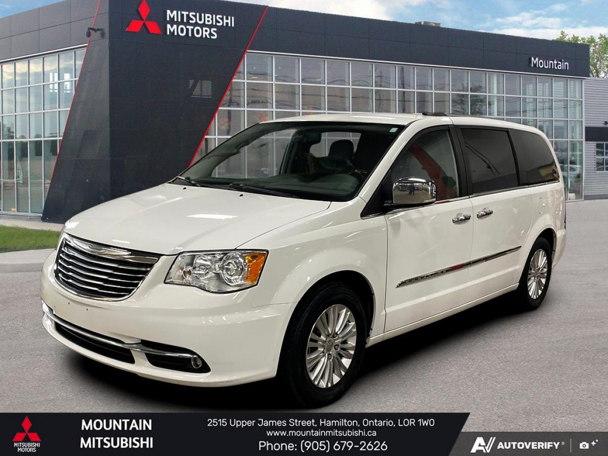 2015 Chrysler Town & Country Limited FWD