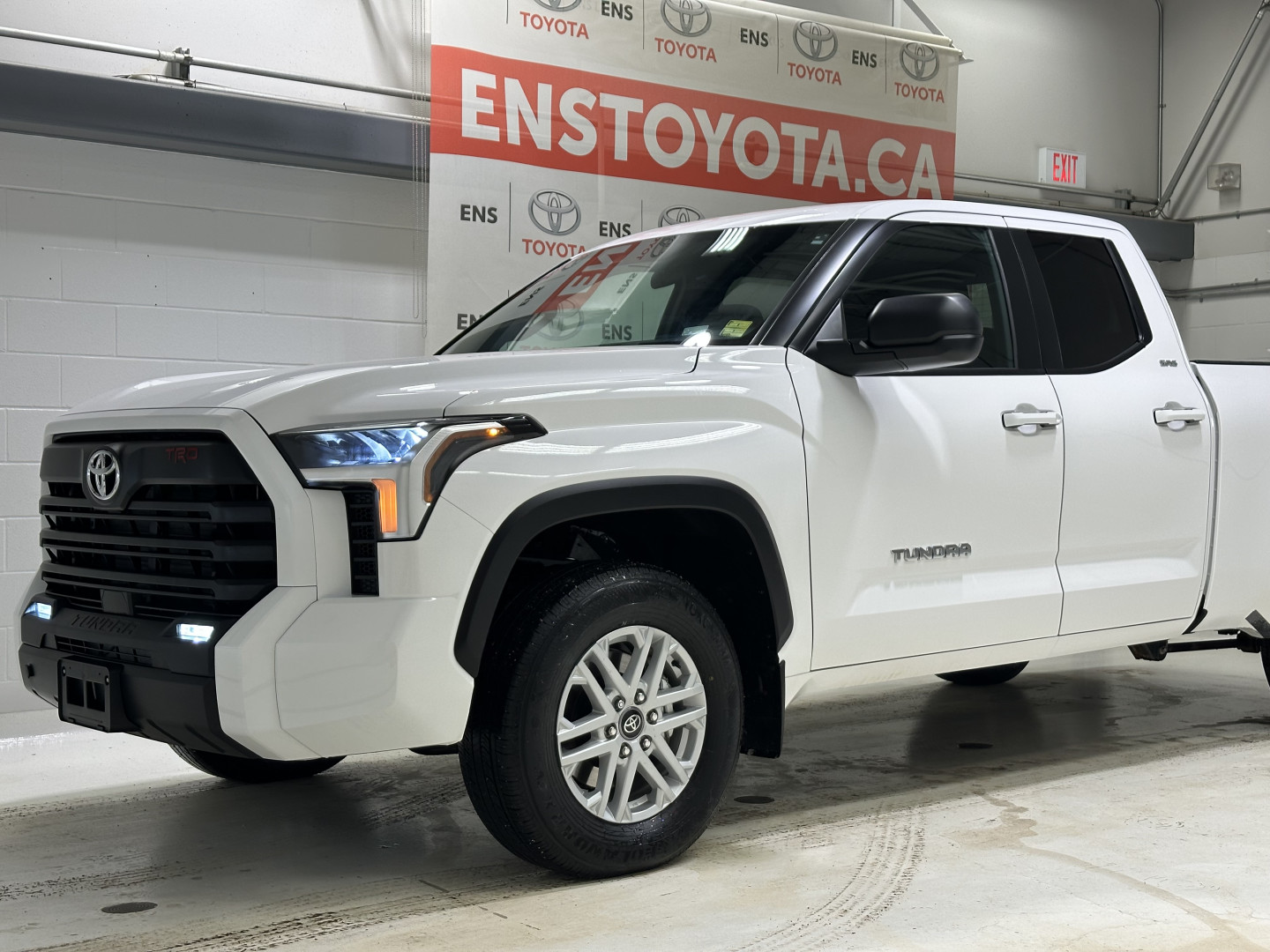Toyota Tundra SR5 Double Cab 4WD 2025
