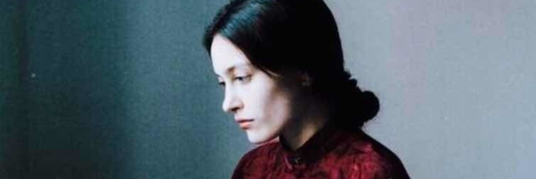 Cover image for post Woman in red, by Sweedle