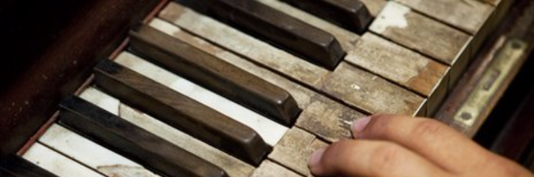 Cover image for post Dusty Piano, by healingrosemagi