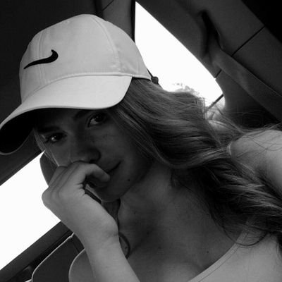 Profile avatar image for H_ellianna