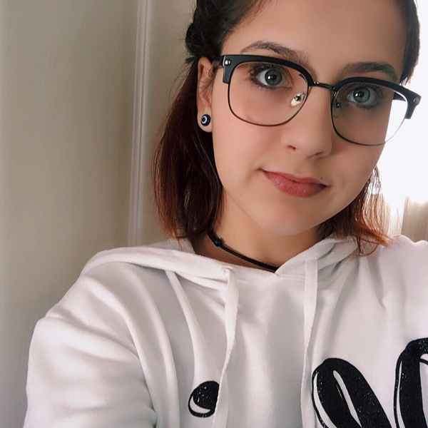 Profile avatar image for Herbrokenpoetri