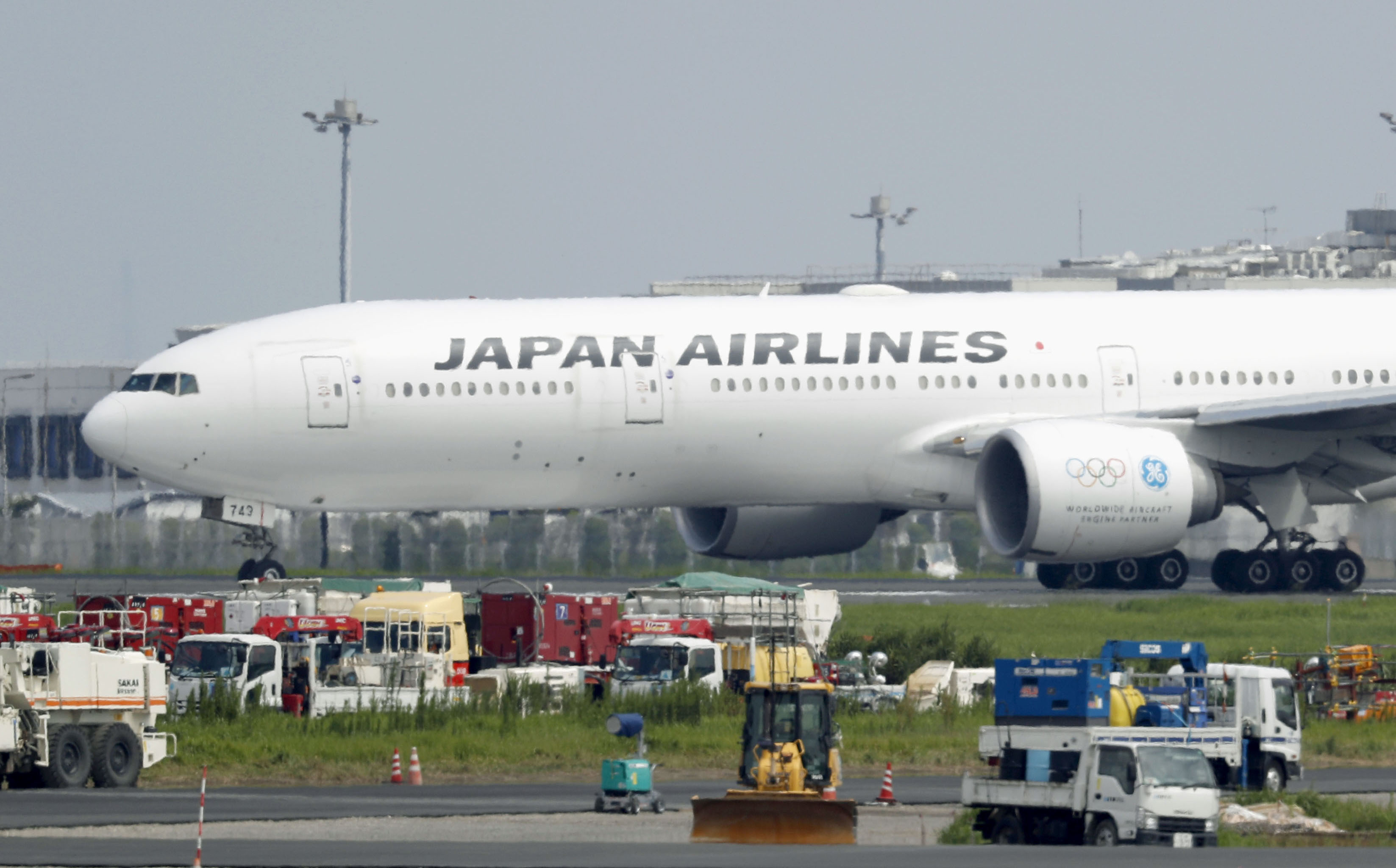 JAL plane makes emergency landing due to engine trouble