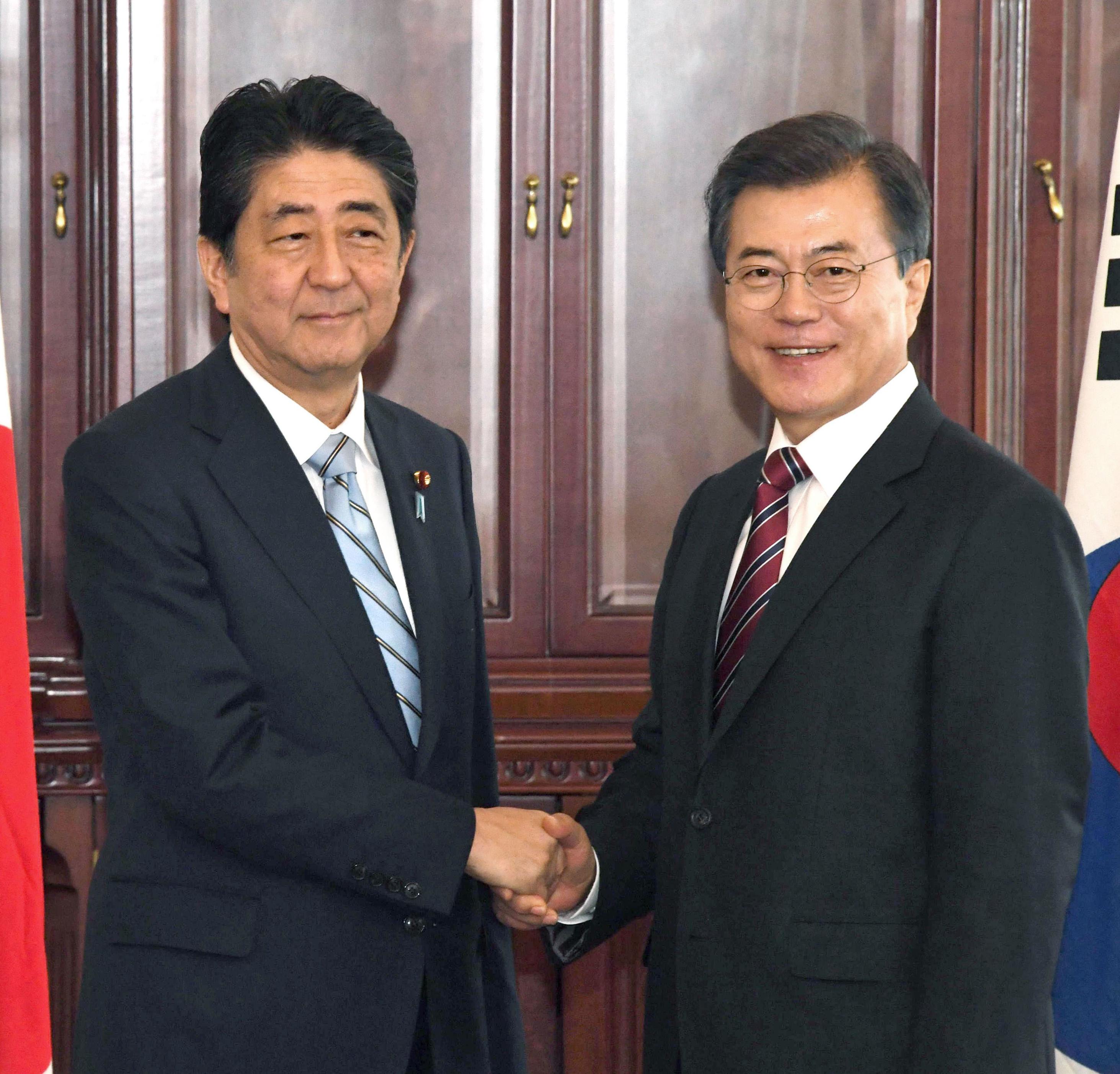 Abe, Moon agree to coordinate for stronger N Korea sanctions