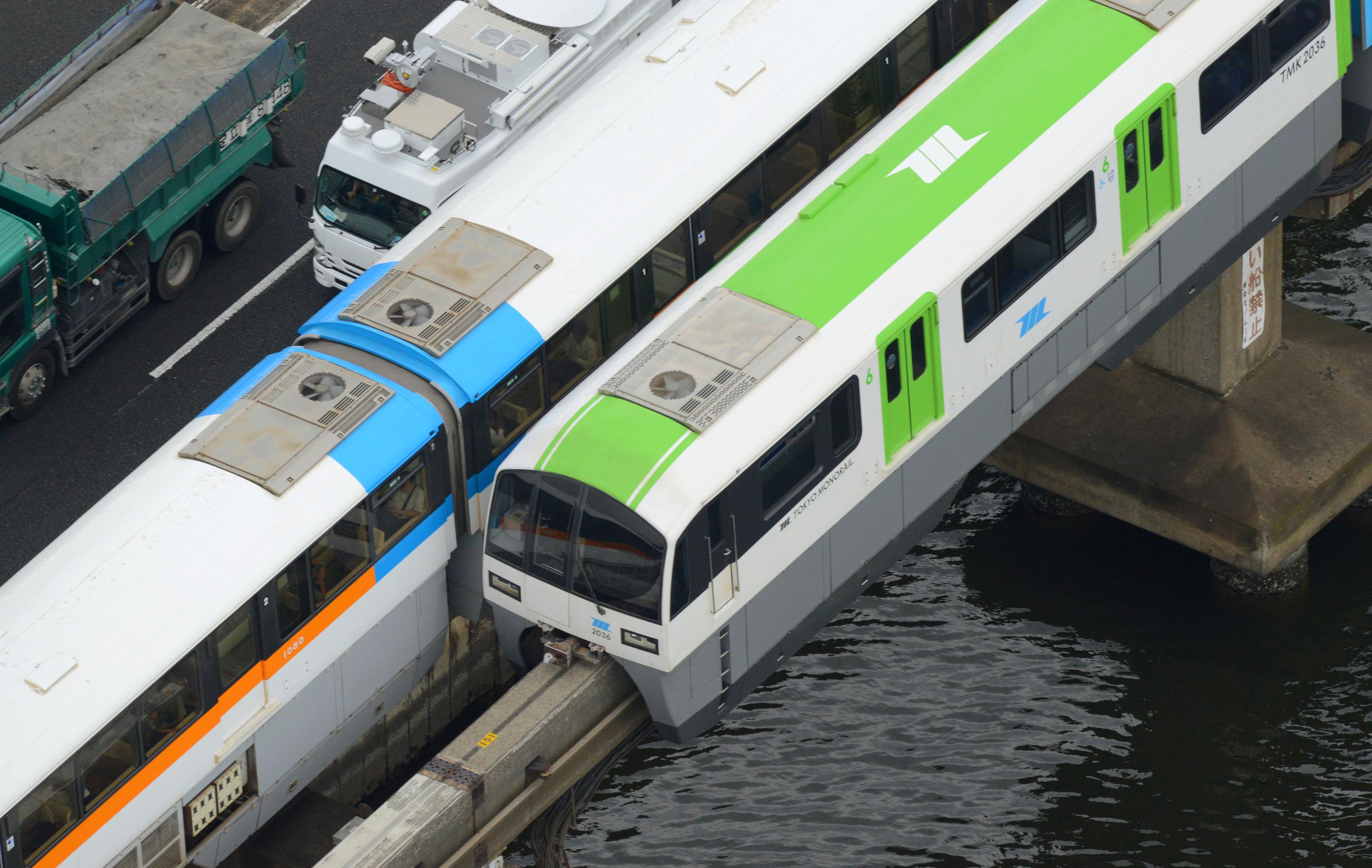 Monorail linking Haneda airport halted due to power outage