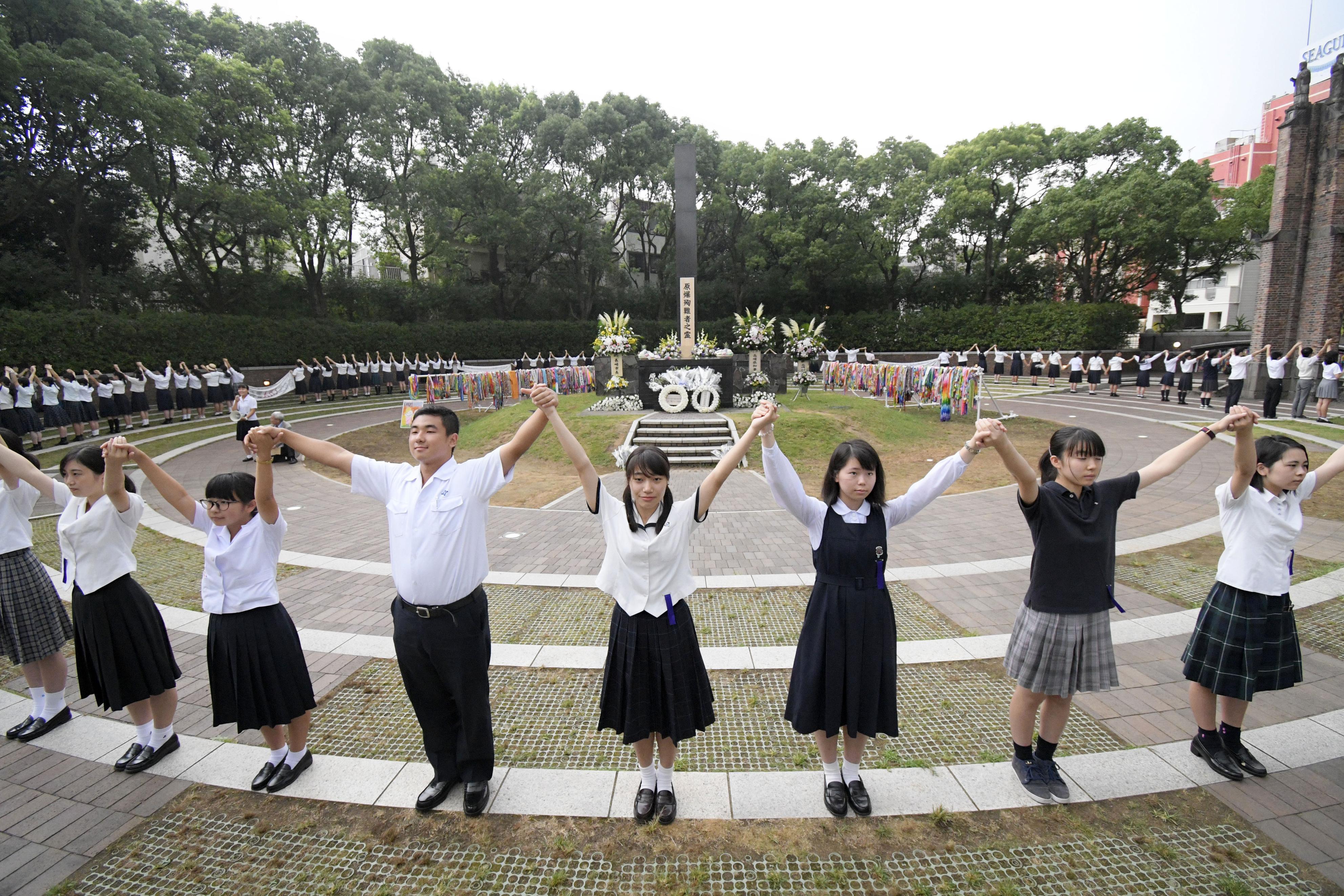 Nagasaki Atomic bombing - students 