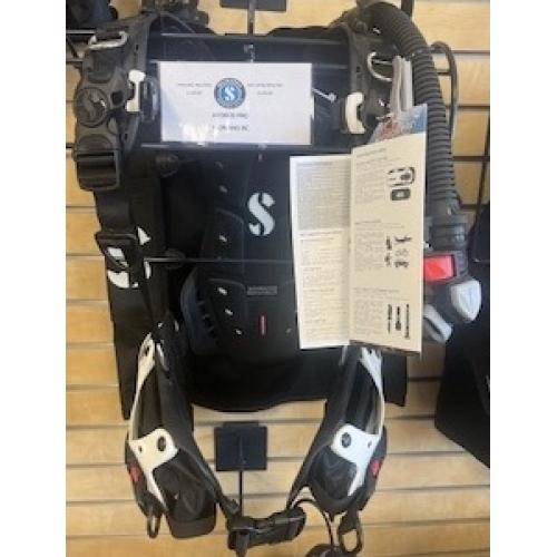 Hydros Pro Medium w/Balanced Inflator Women’s Black/white-Display Open Box