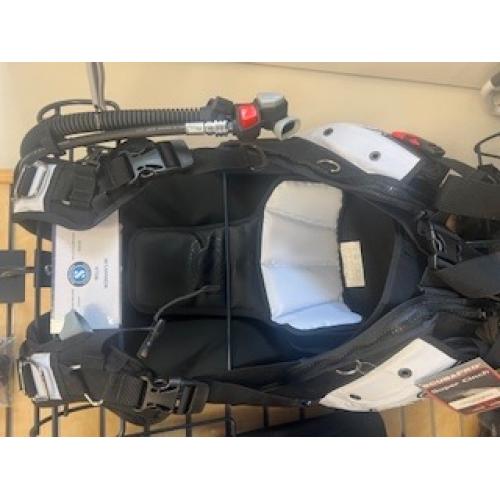 Bella Medium w/BPI - Black/White Display Open Box