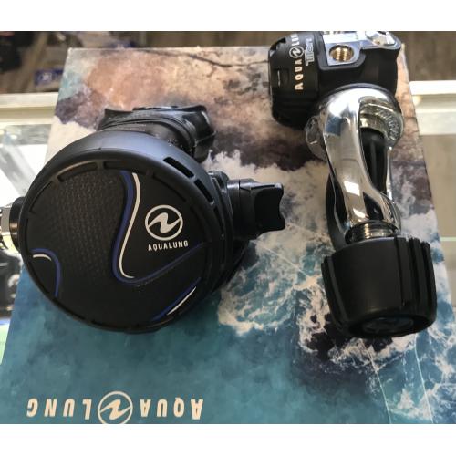 AQUALUNG TITAN REGULATOR-Display Open Box