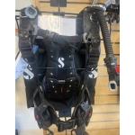 Hydros Pro Small w/Balanced Inflator Mens - Black-Display Open Box