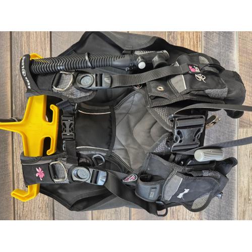 Aqualung Lotus women's BCD  Size Medium - USED