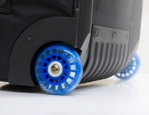 MEDIUM ROLLER BAG, BLACK