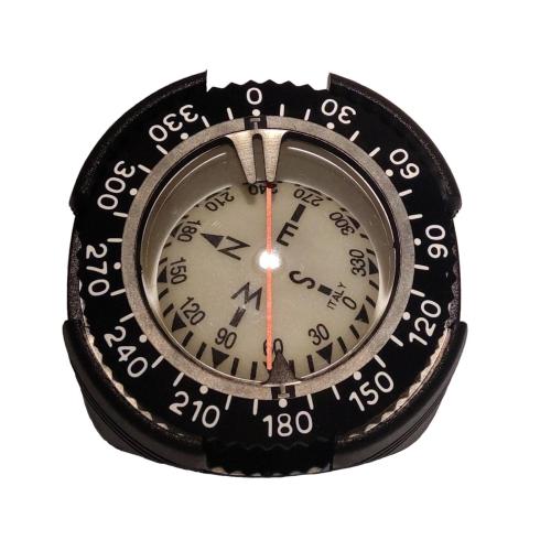 HOSE MOUNT WITH COMPASS