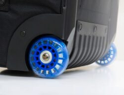 TU MEDIUM ROLLER BAG