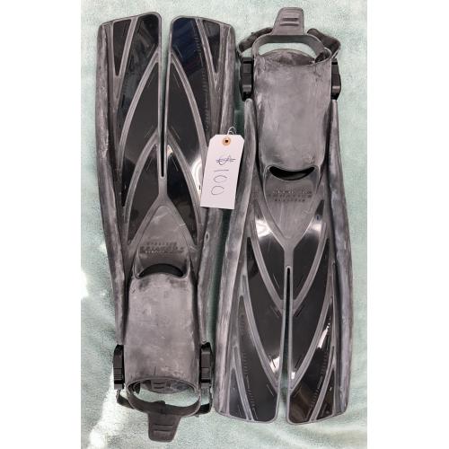 Consignment Black Atomic Aquatics split fin size L