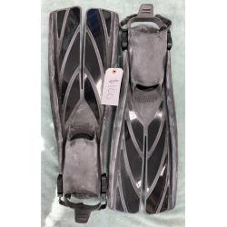 Consignment Black Atomic Aquatics split fin size L