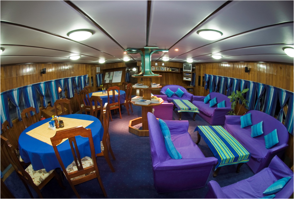Dining area and meals aboard the Manthiri