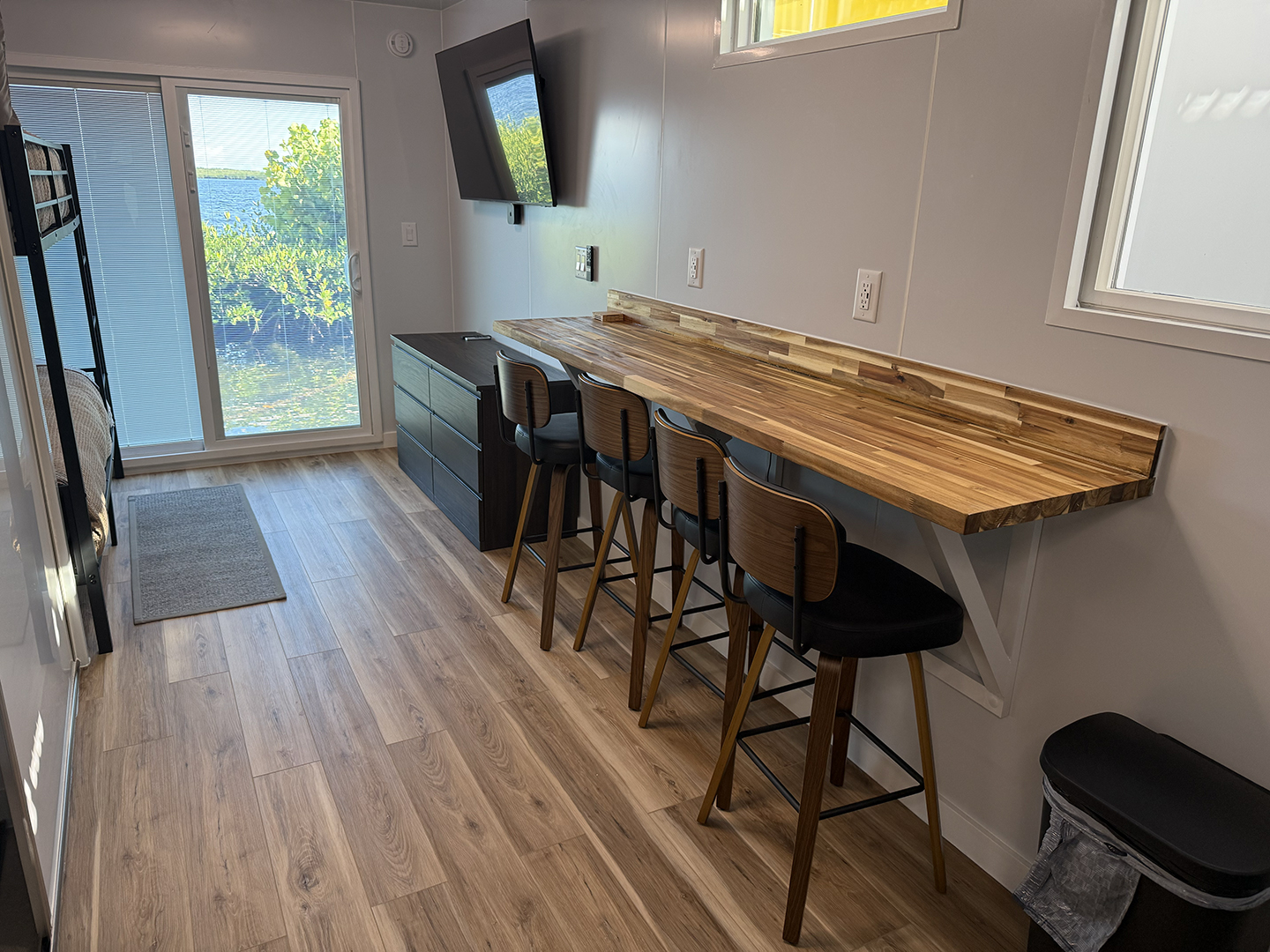 bungalow-bay-breakfast_bar