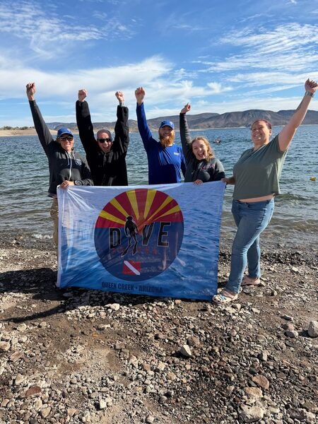 Dive Arizona instructors and students celebrating at Lake Pleasant