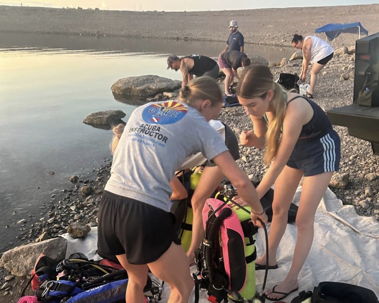 Dive Arizona instructor and students gearing up for a shore dive at Lake Pleasant