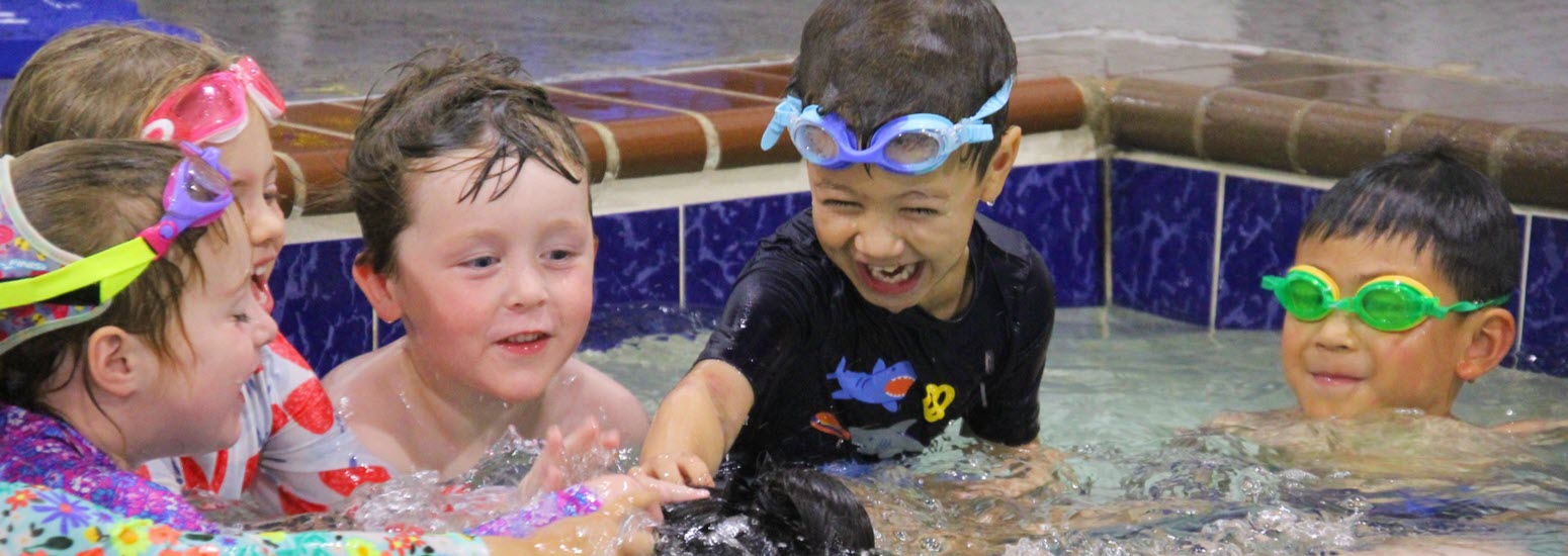 A group swim lesson at Tom’s Dive & Swim in Austin, TX.