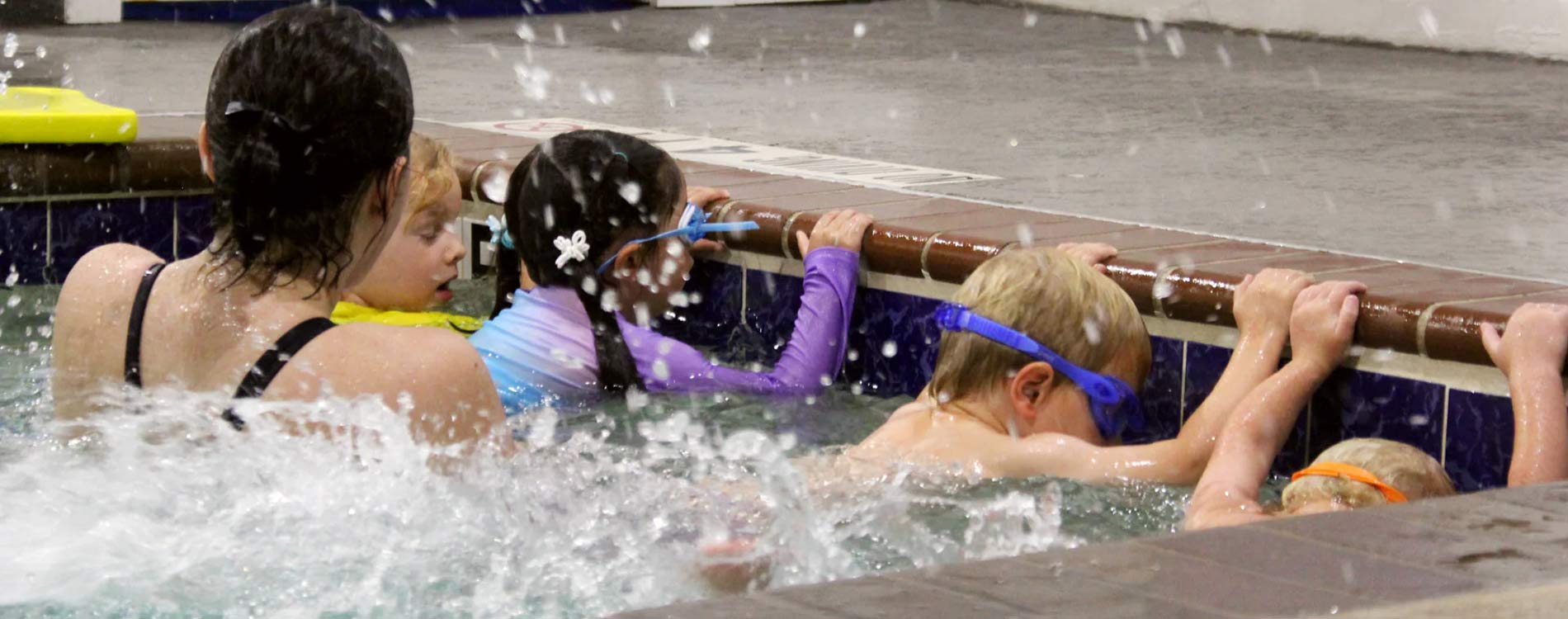 A group swim lesson in progress at Tom’s Dive & Swim in Austin, TX.